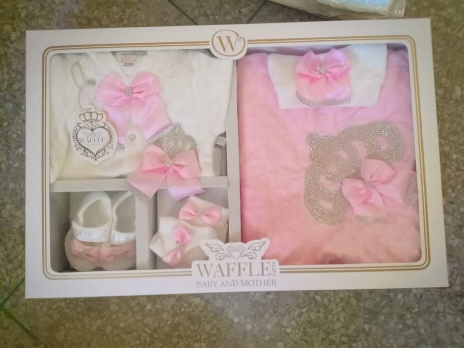 Coffret bébé couronne filles