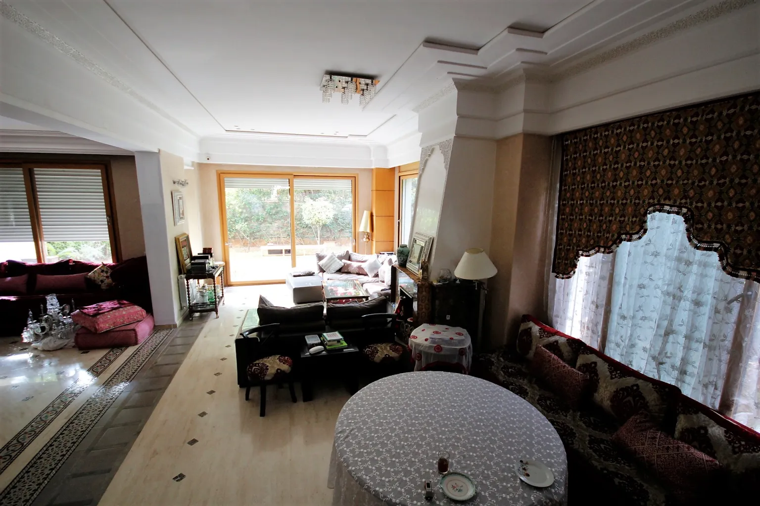 Casablanca Sud, a 10 mn de palmier, loue agréable villa semi meublée de 4 chambres